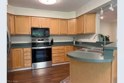 9109 Lake in The Woods Trail, Chagrin Falls, OH 44023 - Photo 7