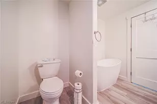 6401 E Moreland Rd, Fredericksburg, OH 44627 - Photo 23