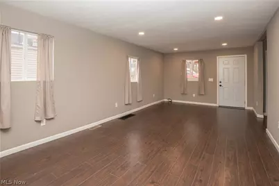 318 Elmport Avenue NE, Canton, OH 44704 - Photo 3