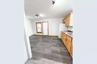 81 S Pleasant Street, Oberlin, OH 44074 - Photo 3