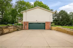 1425 Galaxy Dr, Mogadore, OH 44260 - Photo 5