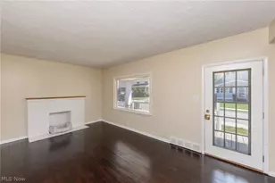 4004 E 41st St, Newburgh Heights, OH 44105 - Photo 7