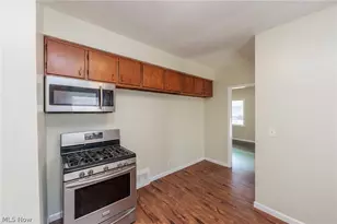 4004 E 41st St, Newburgh Heights, OH 44105 - Photo 9