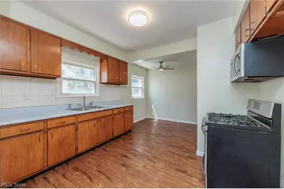 4004 E 41st Street, Newburgh Heights, OH 44105 - Photo 5