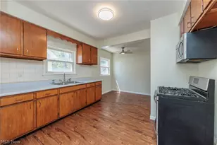 4004 E 41st St, Newburgh Heights, OH 44105 - Photo 5