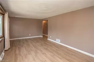 5251 Tanglewood Dr NE, Louisville, OH 44641 - Photo 7