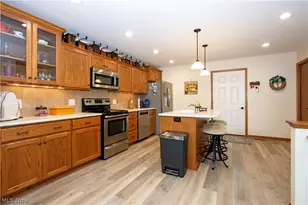 233 Woodbury Cir, Dalton, OH 44618 - Photo 3