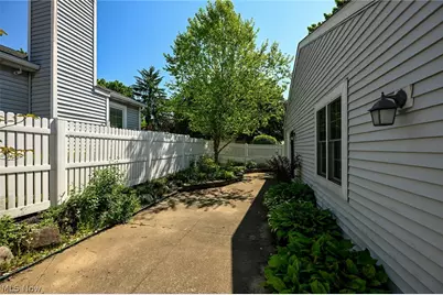 839 Sutton Place, Akron, OH 44313 - Photo 7