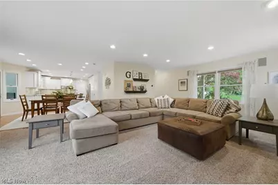10376 Lake Meadows Drive, Strongsville, OH 44136 - Photo 9