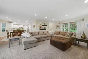 10376 Lake Meadows Dr, Strongsville, OH 44136 - Photo 9