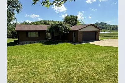 2462 Yorkview Road SW, New Philadelphia, OH 44663 - Photo 1