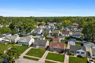 18313 Hazelwood Ave, Maple Heights, OH 44137 - Photo 29