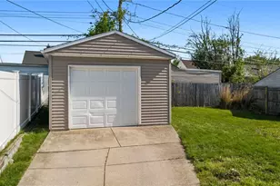 18313 Hazelwood Ave, Maple Heights, OH 44137 - Photo 27