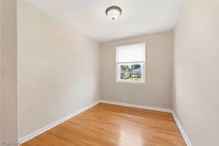 18313 Hazelwood Ave, Maple Heights, OH 44137 - Photo 17