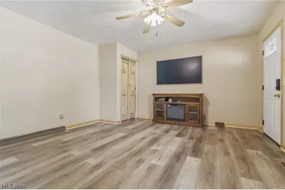 2534 Bollinger Avenue NE, Canton, OH 44705 - Photo 7