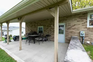 1094 Desert St NE, Uniontown, OH 44685 - Photo 17