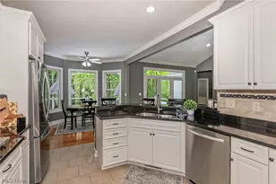 16820 Staffordshire Ct, Chagrin Falls, OH 44023 - Photo 7
