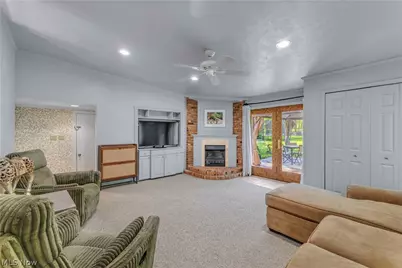 950 E Sprague Road, Grandview Heights, OH 44147 - Photo 3