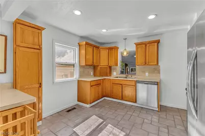950 E Sprague Road, Grandview Heights, OH 44147 - Photo 9