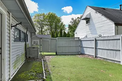 1910 Tudor Street, Cuyahoga Falls, OH 44221 - Photo 37