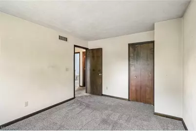 4100 Ivanhoe Drive, Lorain, OH 44053 - Photo 29