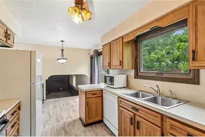 4100 Ivanhoe Drive, Lorain, OH 44053 - Photo 3