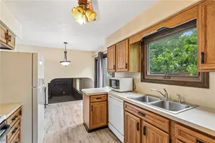 4100 Ivanhoe Dr, Lorain, OH 44053 - Photo 3