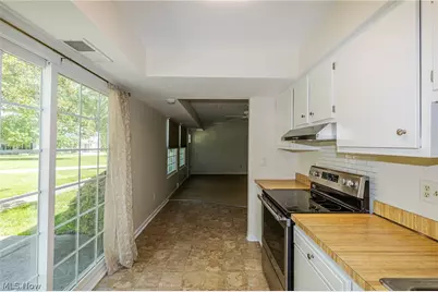 13748 Oakbrook Drive #13748, North Royalton, OH 44133 - Photo 9