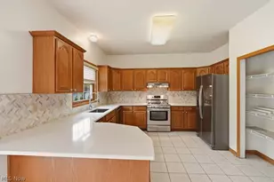 8428 Evergreen Dr, Northfield, OH 44067 - Photo 9