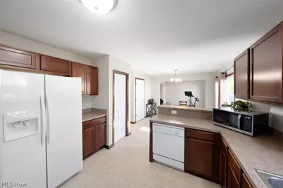 4642 Crossing Trail, Lorain, OH 44053 - Photo 13