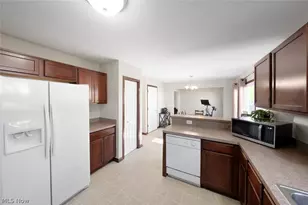4642 Crossing Trail, Lorain, OH 44053 - Photo 13