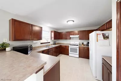 4642 Crossing Trail, Lorain, OH 44053 - Photo 9