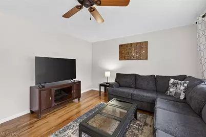 30121 Vineyard Road, Willowick, OH 44095 - Photo 11