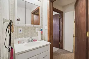 472 Gray St, Zanesville, OH 43701 - Photo 9