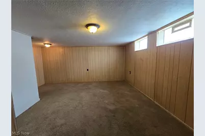 16200 Edgewood Court, Maple Heights, OH 44137 - Photo 9