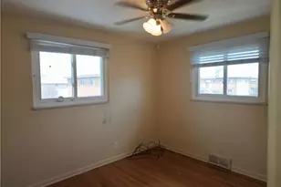 16200 Edgewood Ct, Maple Heights, OH 44137 - Photo 7