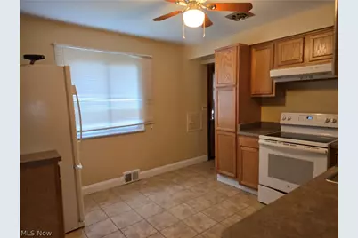 16200 Edgewood Court, Maple Heights, OH 44137 - Photo 5