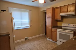 16200 Edgewood Ct, Maple Heights, OH 44137 - Photo 5