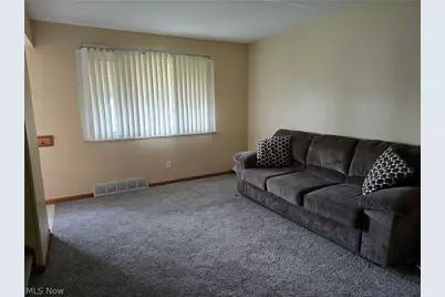 16200 Edgewood Court, Maple Heights, OH 44137 - Photo 3