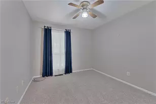 1341 Fox Run Dr, Youngstown, OH 44512 - Photo 17