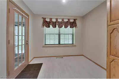 1341 Fox Run Drive, Youngstown, OH 44512 - Photo 5