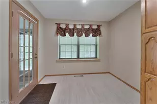 1341 Fox Run Dr, Youngstown, OH 44512 - Photo 5