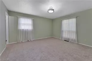 1341 Fox Run Dr, Youngstown, OH 44512 - Photo 13