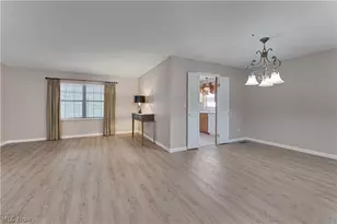 1341 Fox Run Dr, Youngstown, OH 44512 - Photo 7