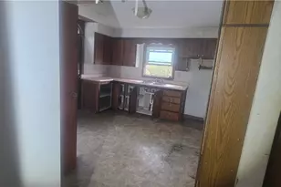 1966 Smithfield St, Youngstown, OH 44509 - Photo 9