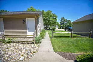 1022 S Court St, Medina, OH 44256 - Photo 3