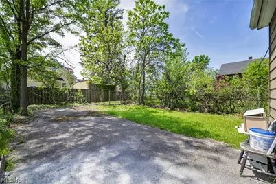 11400 Continental Avenue, Loveland, OH 44104 - Photo 37