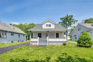 15809 Raymond St, Maple Heights, OH 44137 - Photo 3
