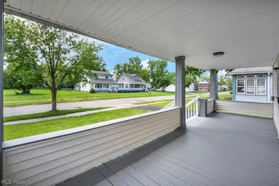 15809 Raymond Street, Maple Heights, OH 44137 - Photo 9