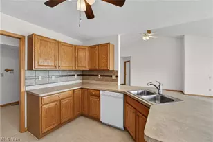 7342 Glengary Dr, Sagamore Hills, OH 44067 - Photo 15